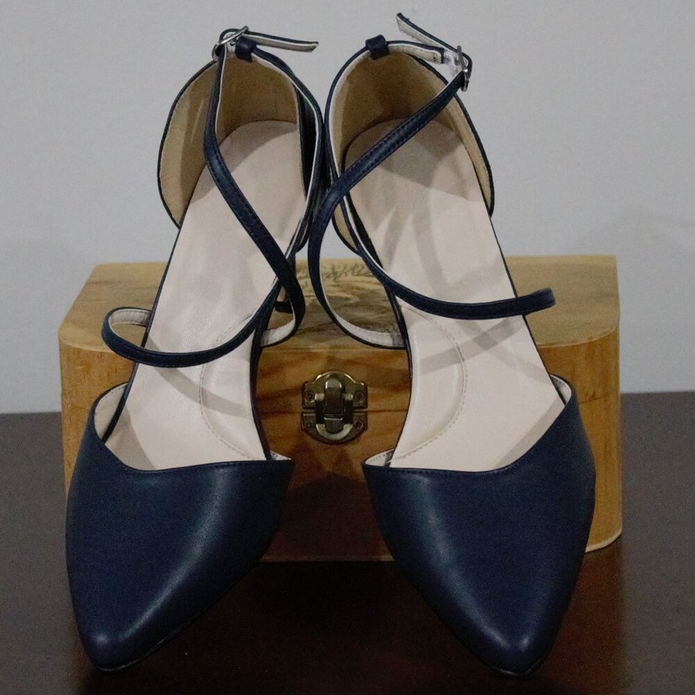 Taffy Step High Heel Shoe Size 7.5 Blue in color Closed toe